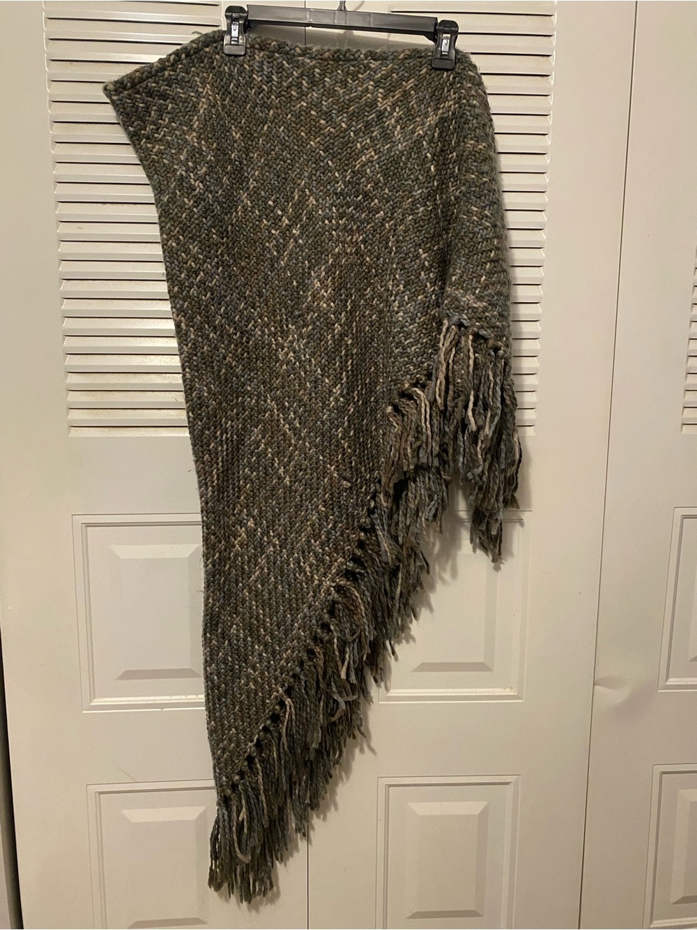 Cozy Olive-Grey Knit Fringe Poncho